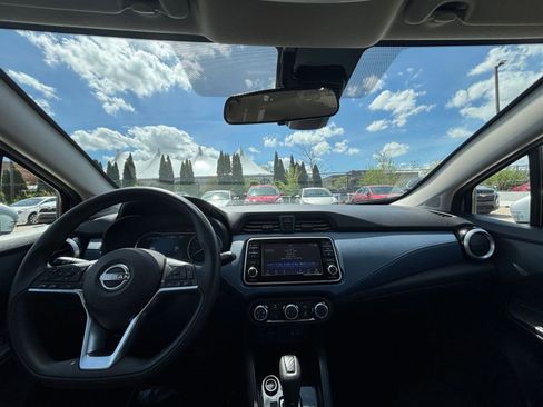 Used 2025 Nissan Versa SV FWD image 31