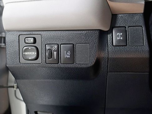 Used 2018 Toyota RAV4 XLE w/ Plus Extra Value Package AWD/4WD image 14