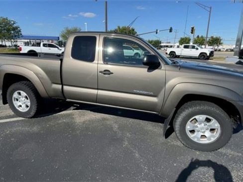 Used 2014 Toyota Tacoma 4x4 Access Cab image 3