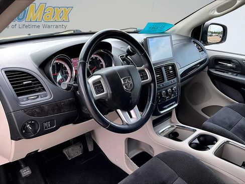 Used 2014 Dodge Grand Caravan SXT w/ Rear Park Assist Package FWD image 15