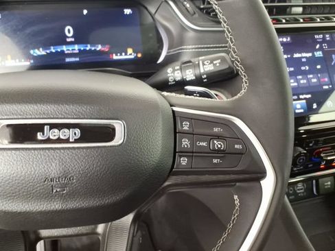 Used 2023 Jeep Grand Cherokee Altitude AWD/4WD image 18