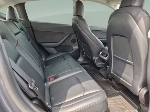 Used 2022 Tesla Model Y Long Range AWD/4WD image 18