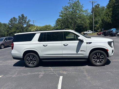 Used 2022 GMC Yukon XL AT4 w/ Technology Package AWD/4WD image 3
