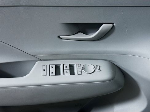 Used 2025 Hyundai Kona SEL FWD image 15