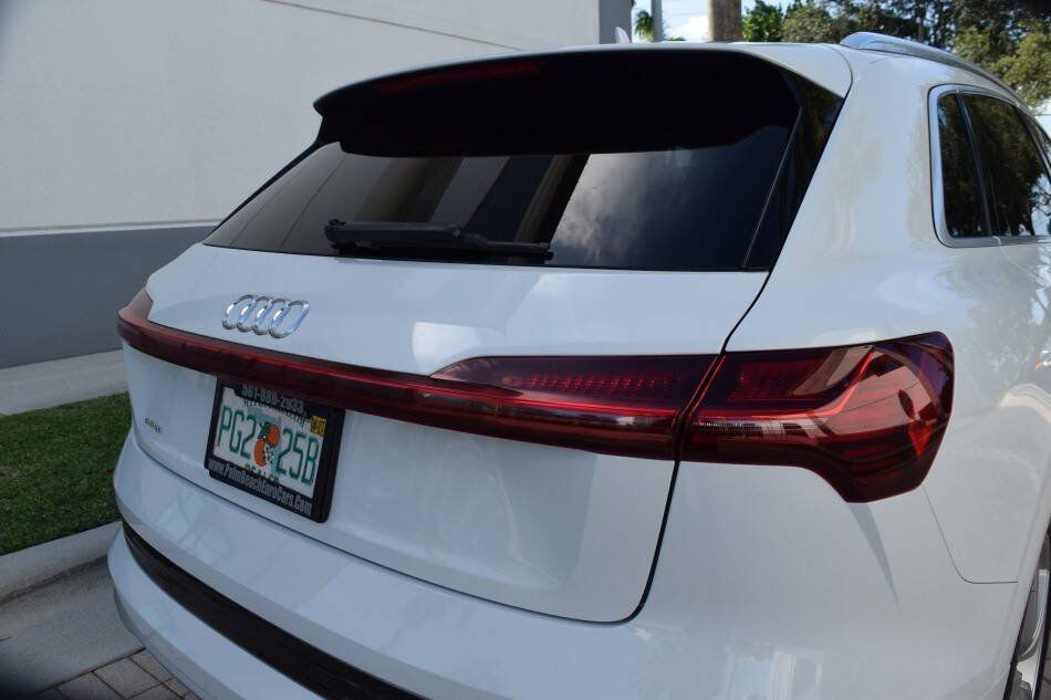 Used 2019 Audi e-tron Prestige w/ Prestige Package AWD/4WD image 20