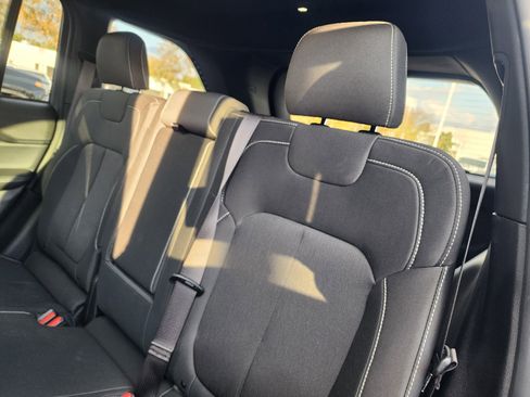 Used 2025 Jeep Grand Cherokee Laredo X image 13