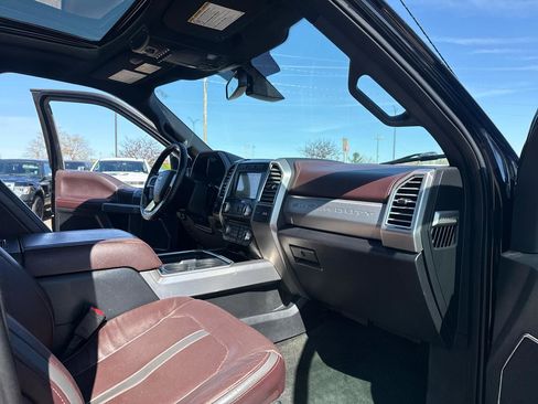 Used 2017 Ford F250 Platinum w/ Platinum Ultimate Package AWD/4WD image 34