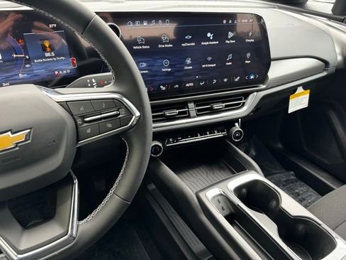 New 2026 Chevrolet Equinox EV LT image 15