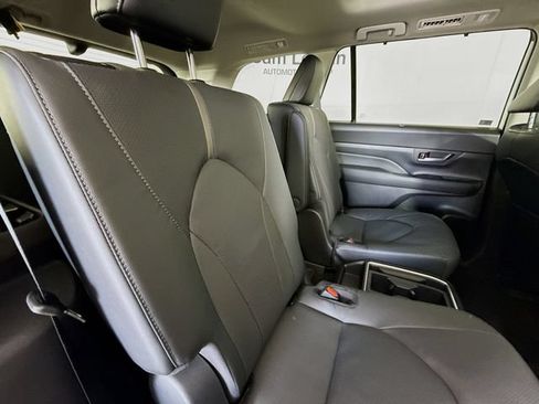 Used 2025 Toyota Grand Highlander AWD image 29