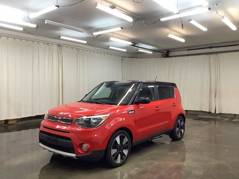 Used 2019 Kia Soul + image 1