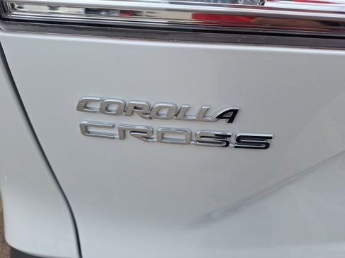 Used 2025 Toyota Corolla Cross LE image 13