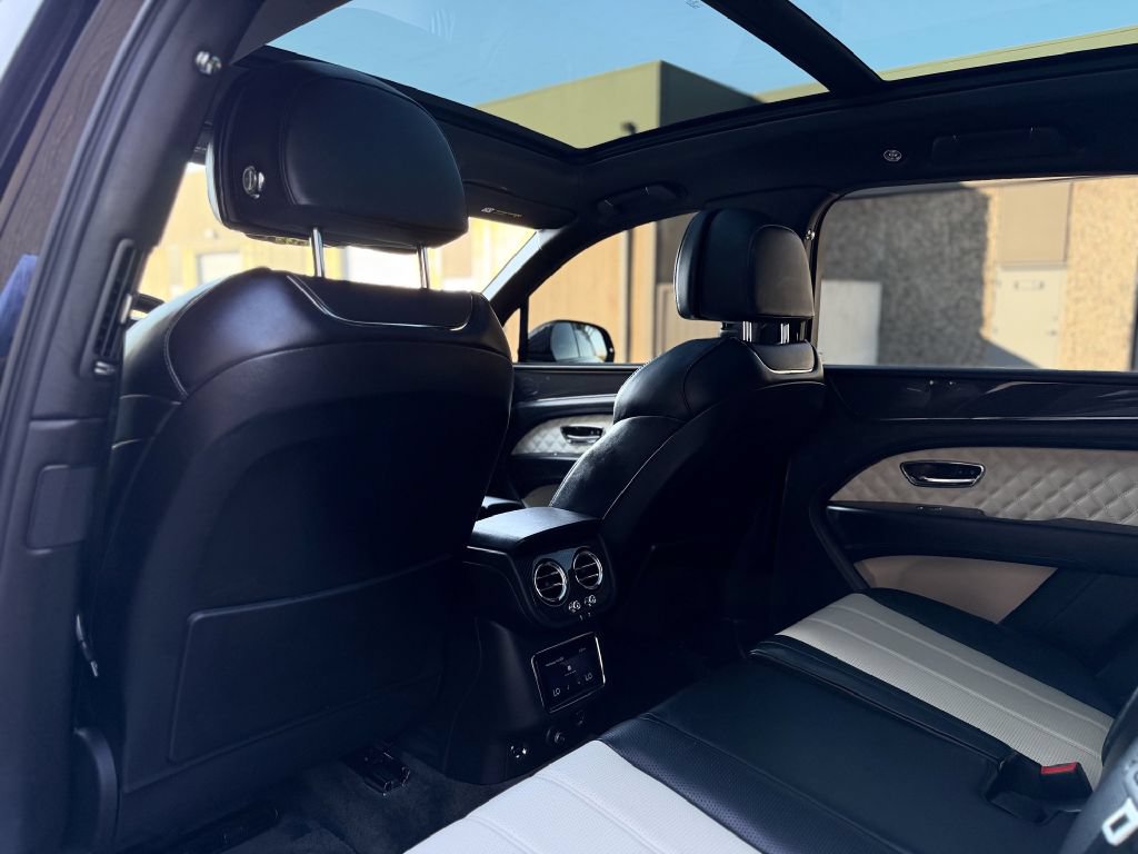 Used 2021 Bentley Bentayga AWD/4WD image 13
