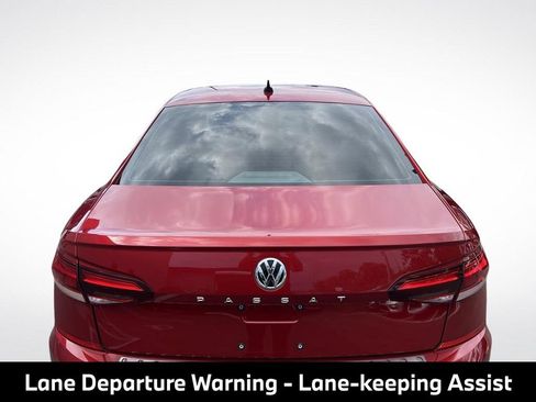 Used 2022 Volkswagen Passat 2.0T SE FWD image 10