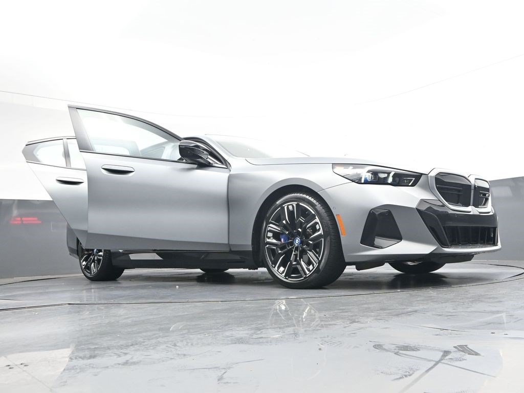 Used 2025 BMW i5 M60 w/ Executive Package AWD/4WD image 39
