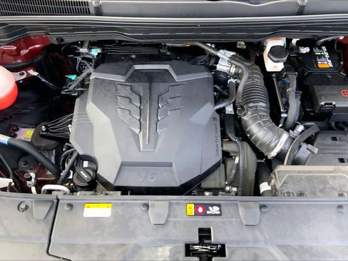 Used 2025 Kia Carnival FWD image 32