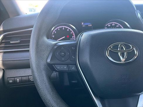 Used 2019 Toyota Camry LE FWD image 18