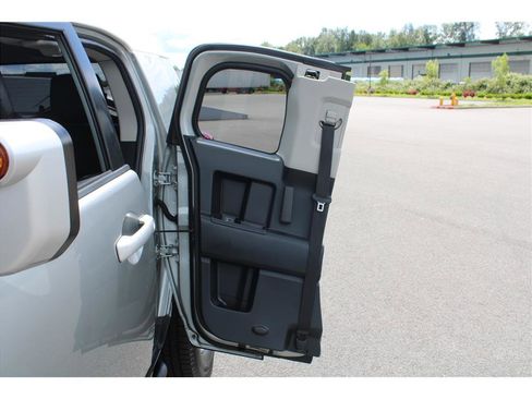 Used 2012 Toyota FJ Cruiser 4WD w/ Convenience Pkg image 11