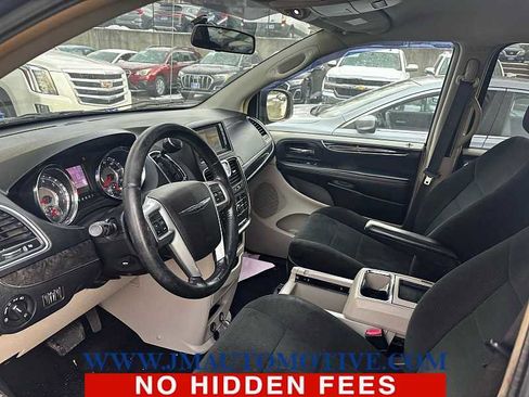 Used 2011 Chrysler Town & Country Touring image 2