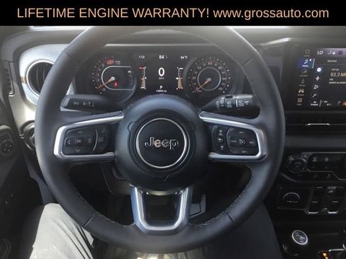 Used 2026 Jeep Wrangler Unlimited Sahara AWD/4WD image 27