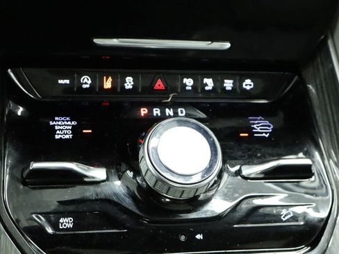 Used 2022 Jeep Wagoneer Series III w/ Premium Group I image 42