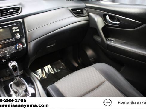 Used 2017 Nissan Rogue S FWD image 11