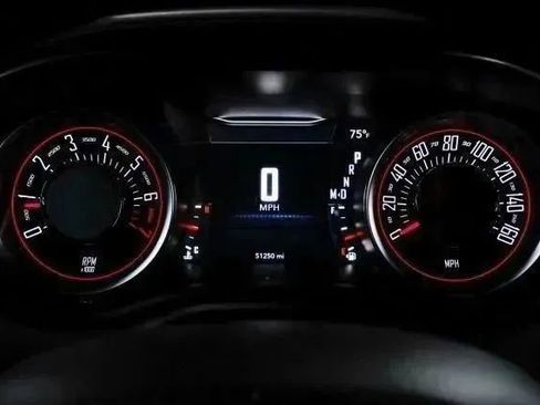 Used 2020 Dodge Challenger SXT RWD image 23