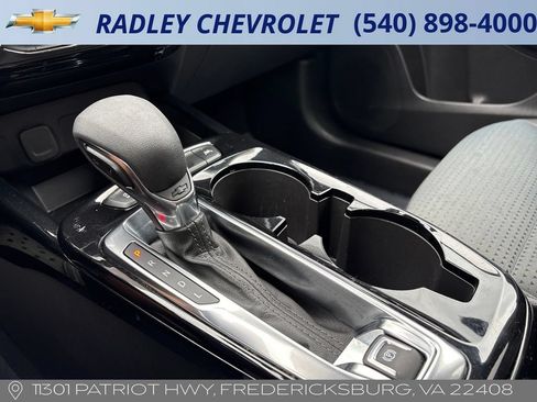 Used 2025 Chevrolet Trax LT FWD image 17