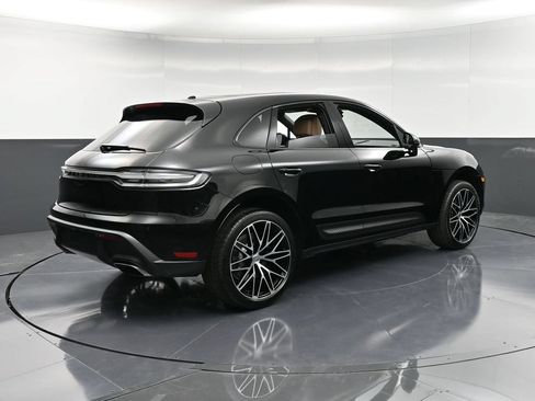 Certified 2026 Porsche Macan AWD/4WD image 8