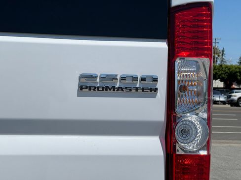 Used 2025 RAM ProMaster 2500 w/ U-Haul Equipment Group FWD image 26