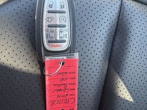 Used 2024 Chrysler Pacifica Touring-L image 27