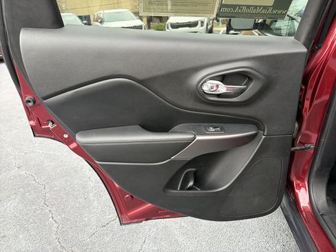 Used 2019 Jeep Cherokee Latitude Plus image 21