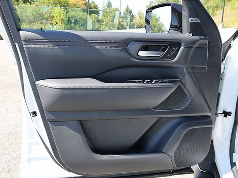 New 2026 Nissan Armada SL w/ Captain's Chari Seat Package image 16