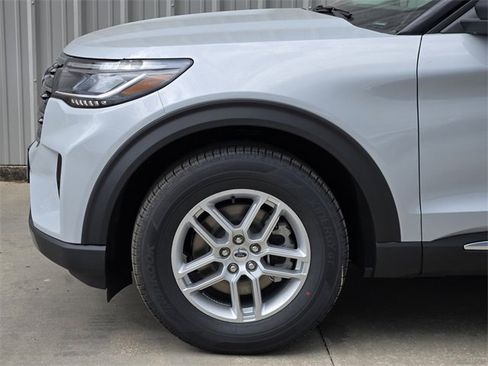 New 2025 Ford Explorer Active w/ Active Comfort Package image 8