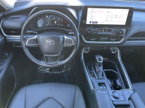 Used 2025 Toyota Grand Highlander AWD image 25