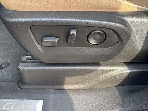 Used 2021 Chevrolet Suburban Premier w/ Premium Package image 10