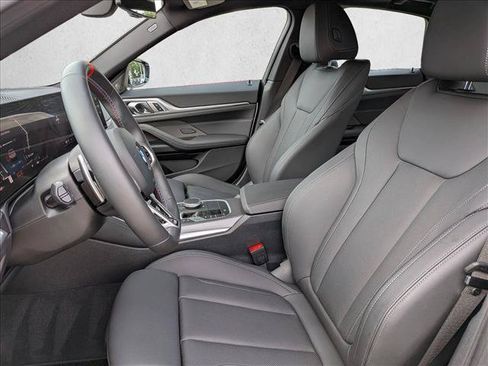 Used 2025 BMW M440i RWD image 11