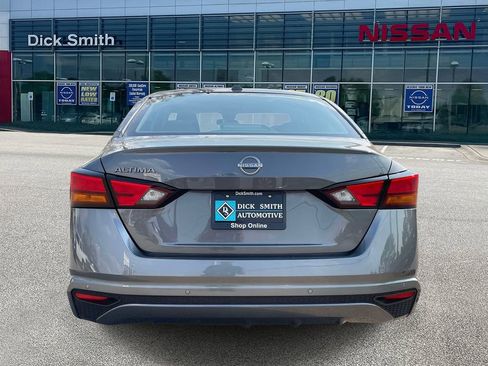Used 2025 Nissan Altima 2.5 SV image 5