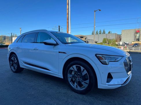 Used 2021 Audi e-tron Premium Plus w/ Premium Plus Package image 1