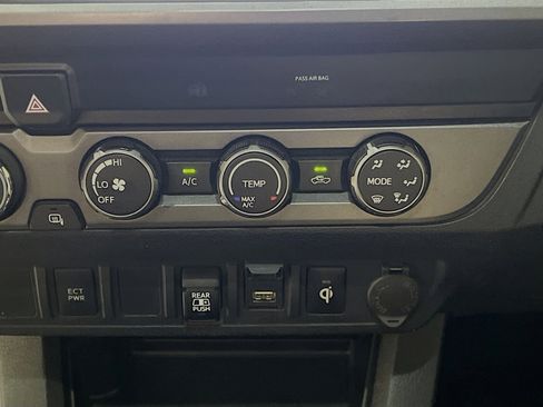 Used 2020 Toyota Tacoma TRD Off-Road AWD/4WD image 26