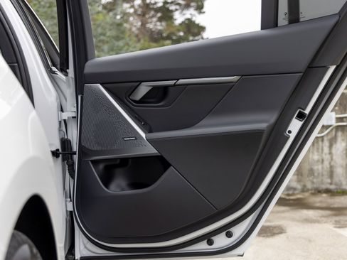 Used 2025 BMW i5 xDrive40 w/ Premium Package image 46