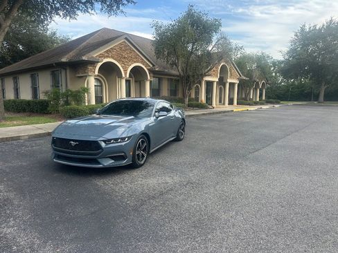 Used 2024 Ford Mustang Premium image 4