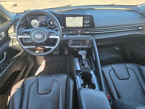 Used 2024 Hyundai Elantra Limited image 9