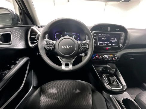Used 2025 Kia Soul LX w/ LX Technology Package FWD image 6