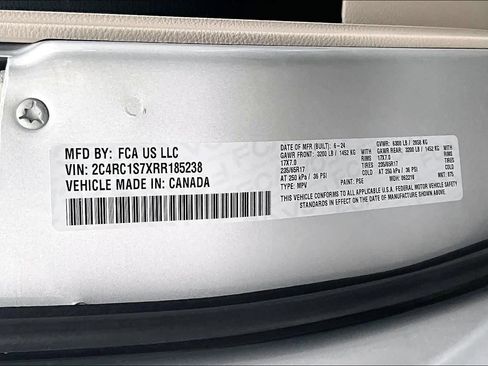 Used 2024 Chrysler Pacifica Select image 21