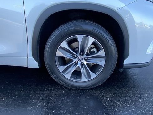 Used 2023 Toyota Highlander XSE image 10