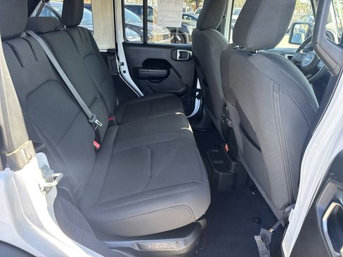 Used 2023 Jeep Wrangler Unlimited image 15