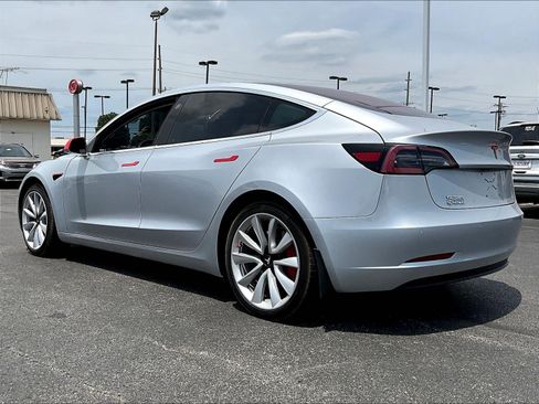 Used 2018 Tesla Model 3 Long Range RWD image 4