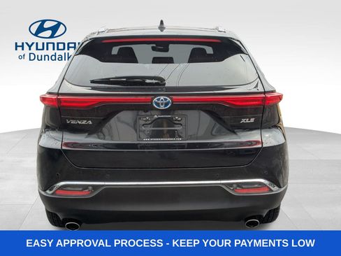 Used 2023 Toyota Venza XLE image 3