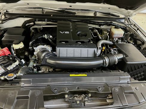 Used 2021 Nissan Frontier SV w/ Midnight Edition Floor Mats image 33