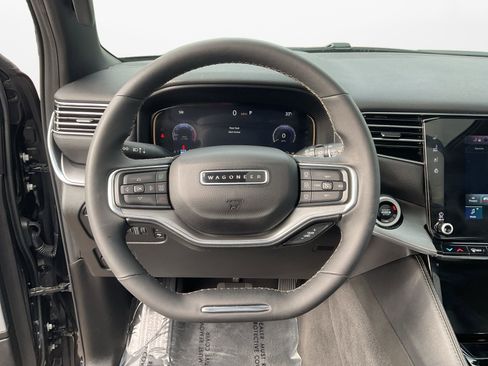 Used 2024 Jeep Wagoneer Series II image 12